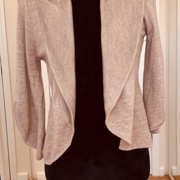 BCBG MAXAZARIA Tan 100% Warm Wool Soft Sweater XS - Picture 2 of 8